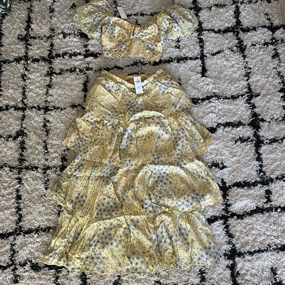 Abercrombie & Fitch Set -Tiered Skirt with puff sleeve sweetheart necklines top